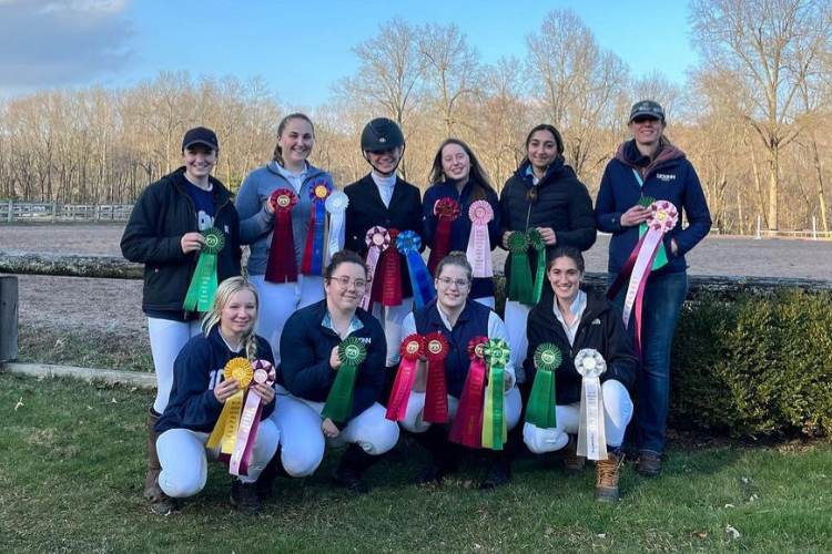 group, awards, posing, horseback riding